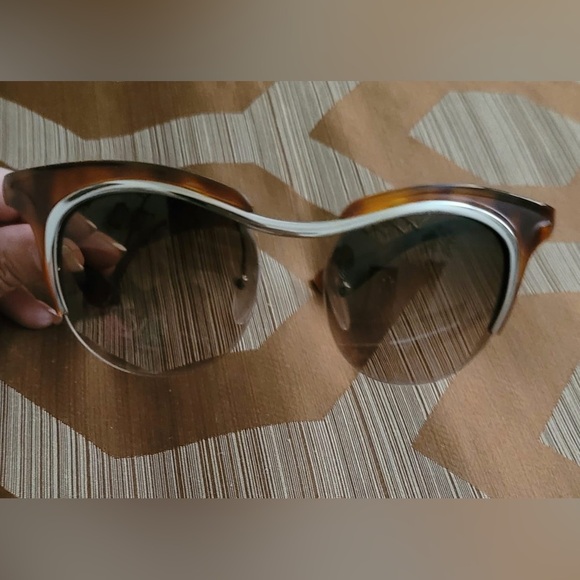 Prada sunglasses - Picture 4 of 10